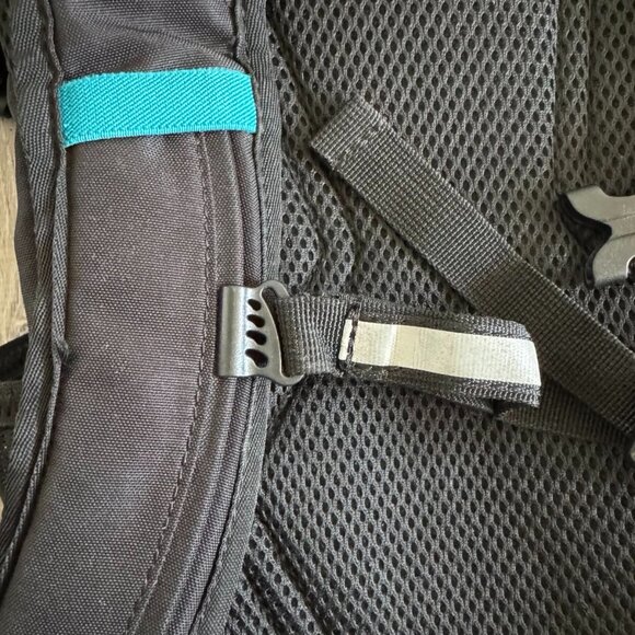 Sierra Designs Hiking Day Pack with 2 Liter Hydration Pouch - Picture 5 of 16